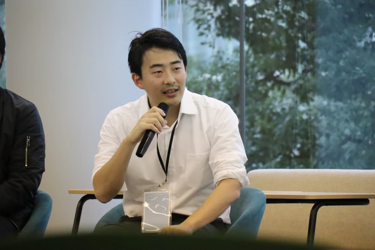 Closed AI 2024 event discussion scene
