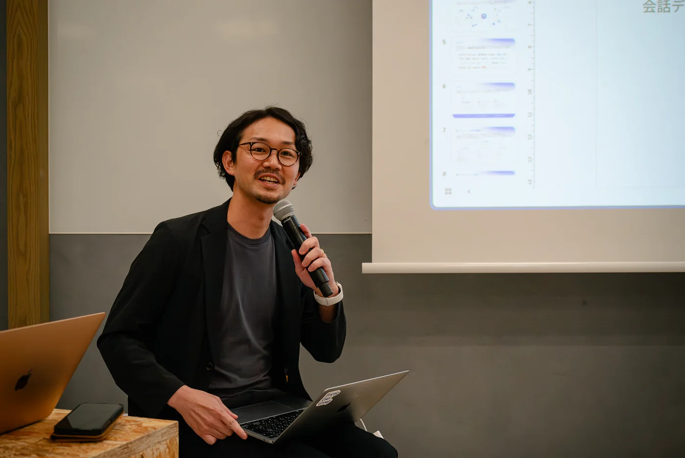Speaker presenting a product demo at an LR event